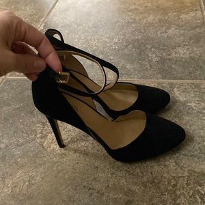 Michael Kors black close toed heels